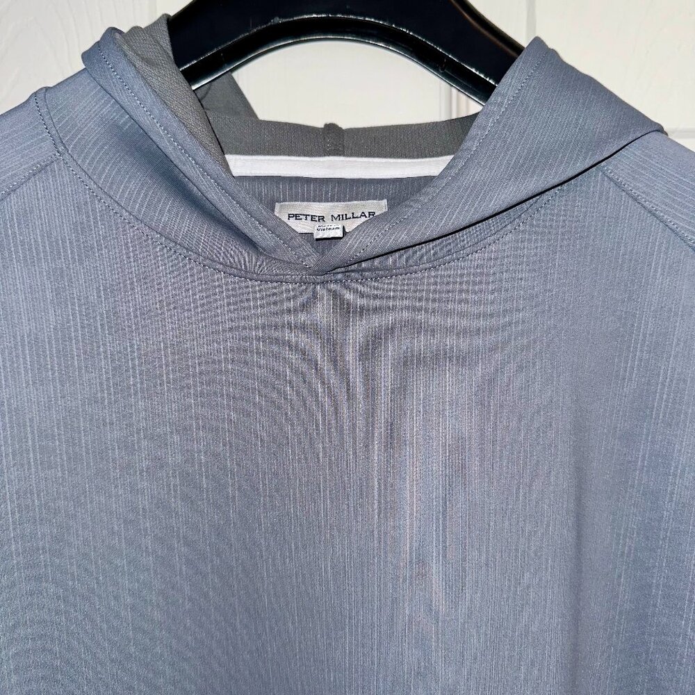 Men’s Peter Millar Pine Camo Performance Hoodie in Oslo Grey, size XL.